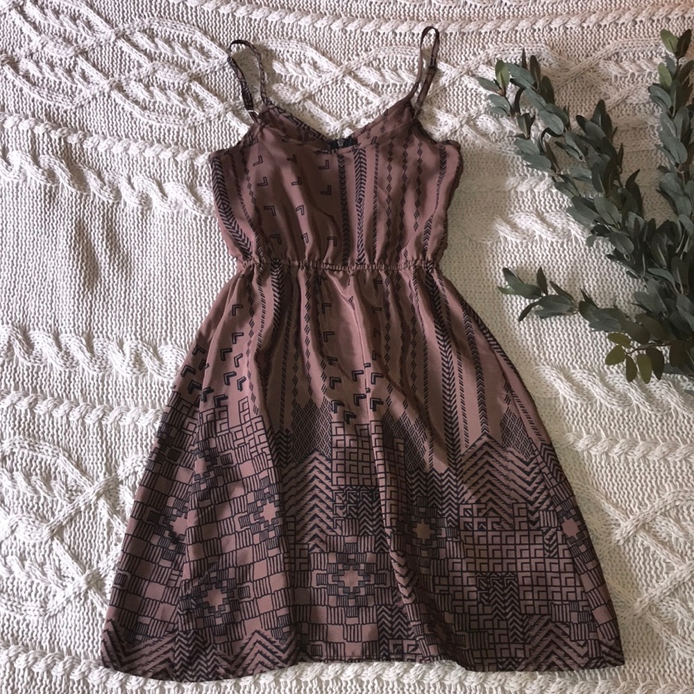 Patterned Dress - Picture 6 of 8